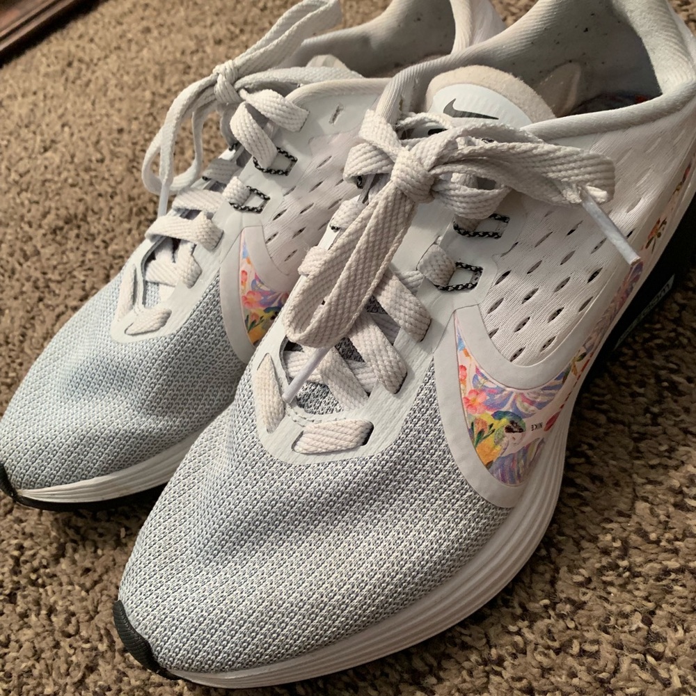 Light weight Nike sneakers